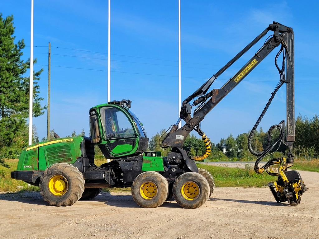 JOHN DEERE 1070 E - Abatteuse: photos 4 JOHN DEERE 1070 E - Abatteuse: photos 4