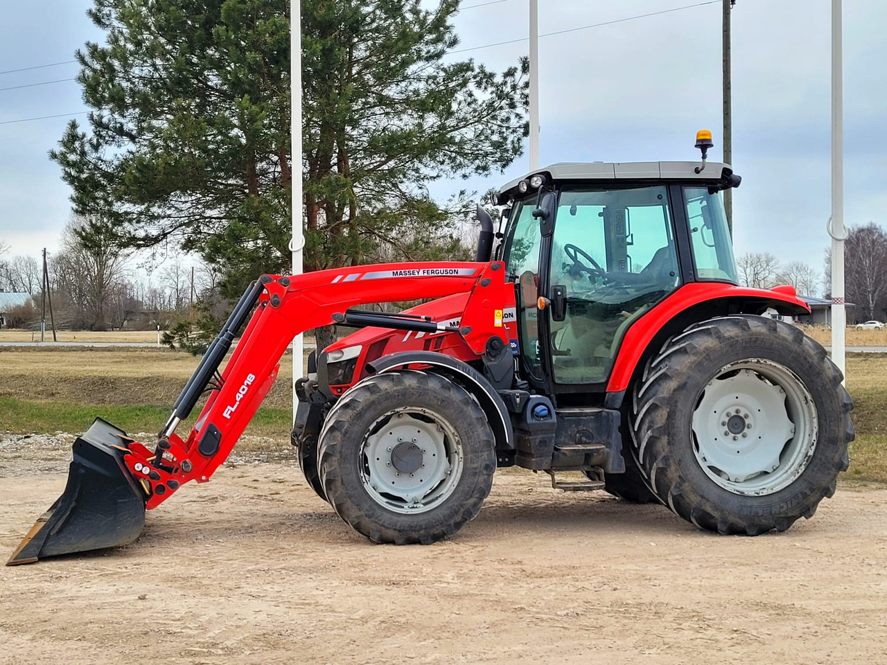 Massey Ferguson 5711 Dyna 4 - Tracteur agricole: photos 5 Massey Ferguson 5711 Dyna 4 - Tracteur agricole: photos 5