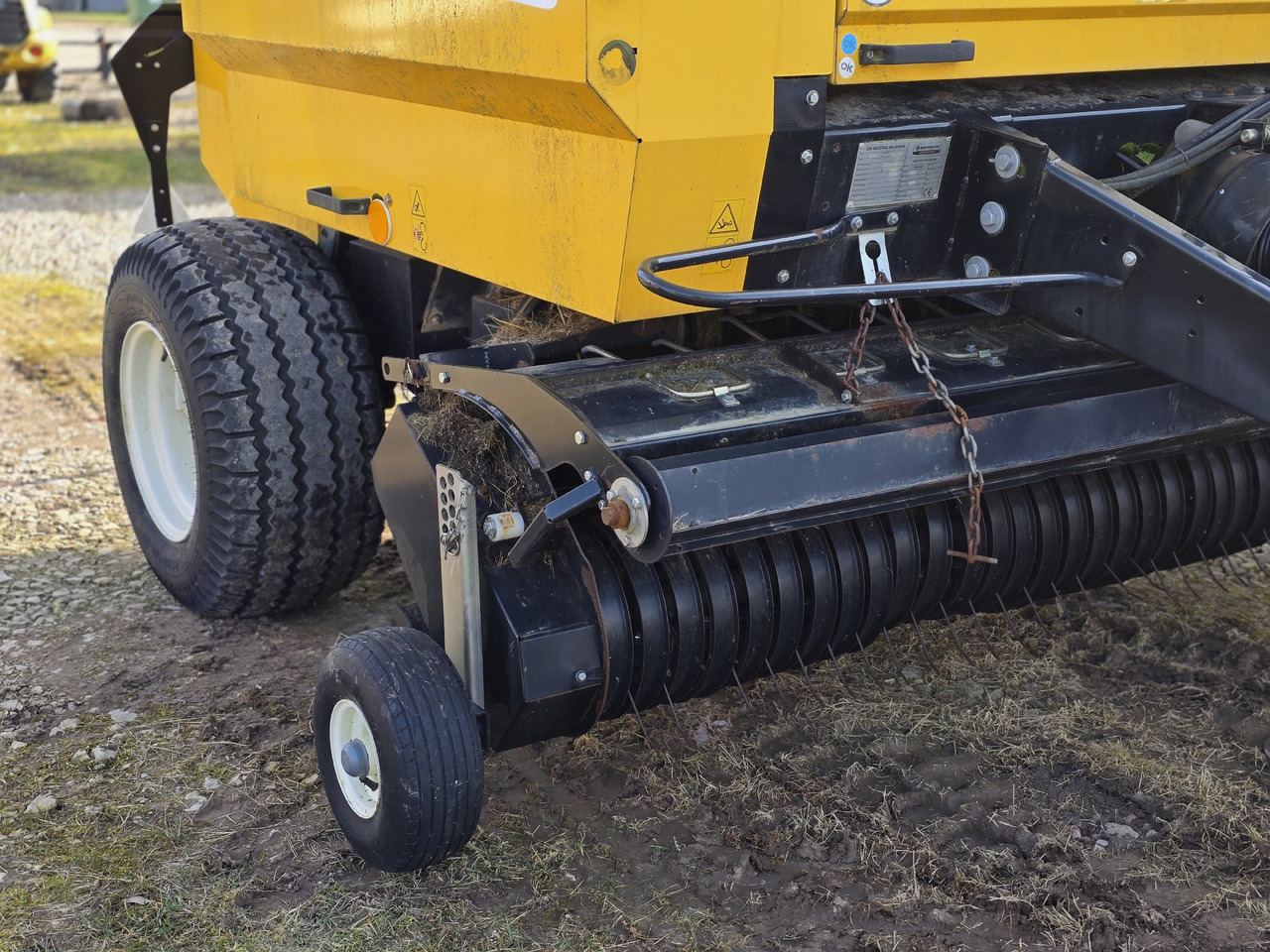 New Holland BR6090 - Presse à balles rondes: photos 2 New Holland BR6090 - Presse à balles rondes: photos 2