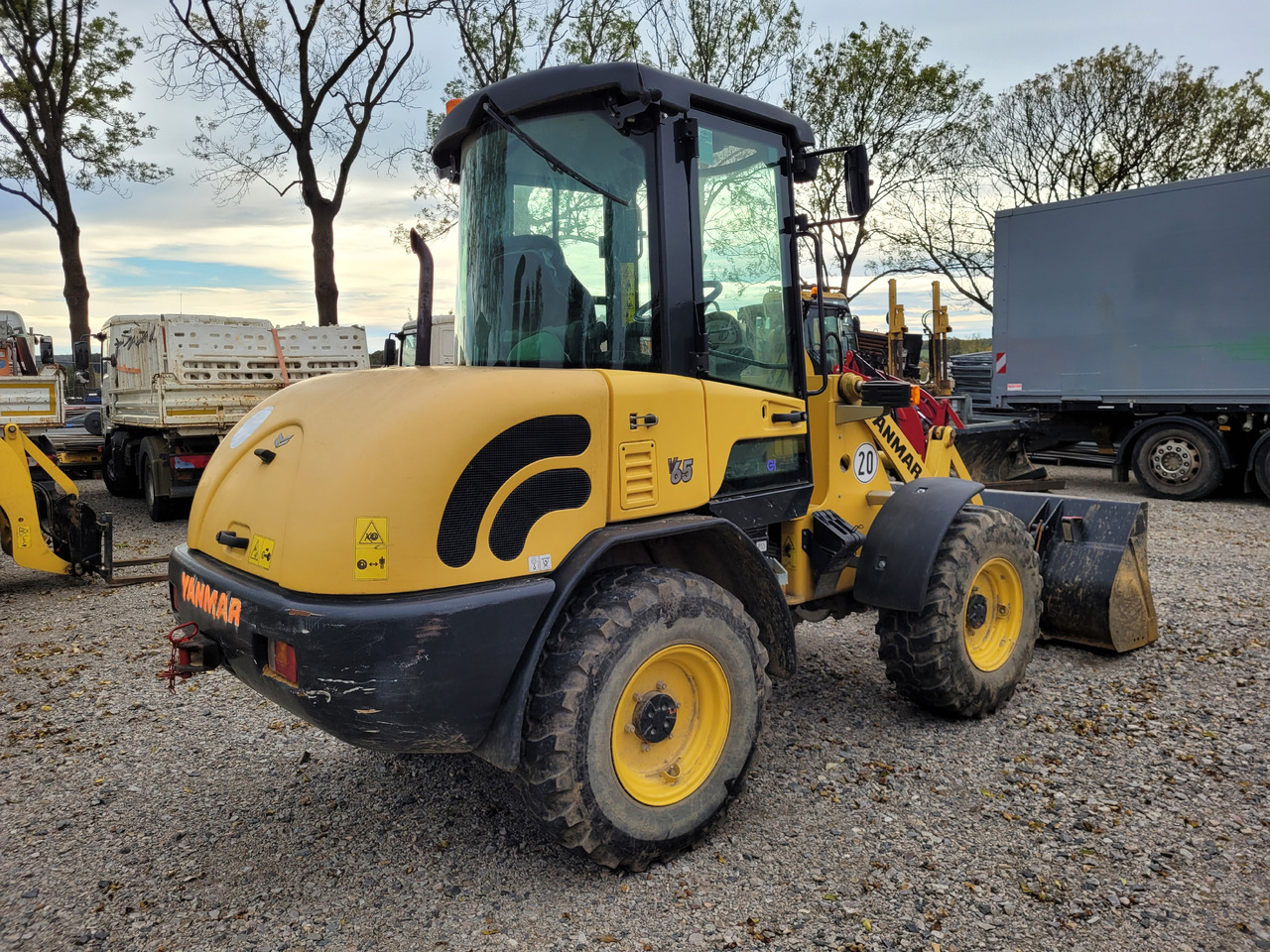 YANMAR V65 - Chargeuse sur pneus: photos 5 YANMAR V65 - Chargeuse sur pneus: photos 5