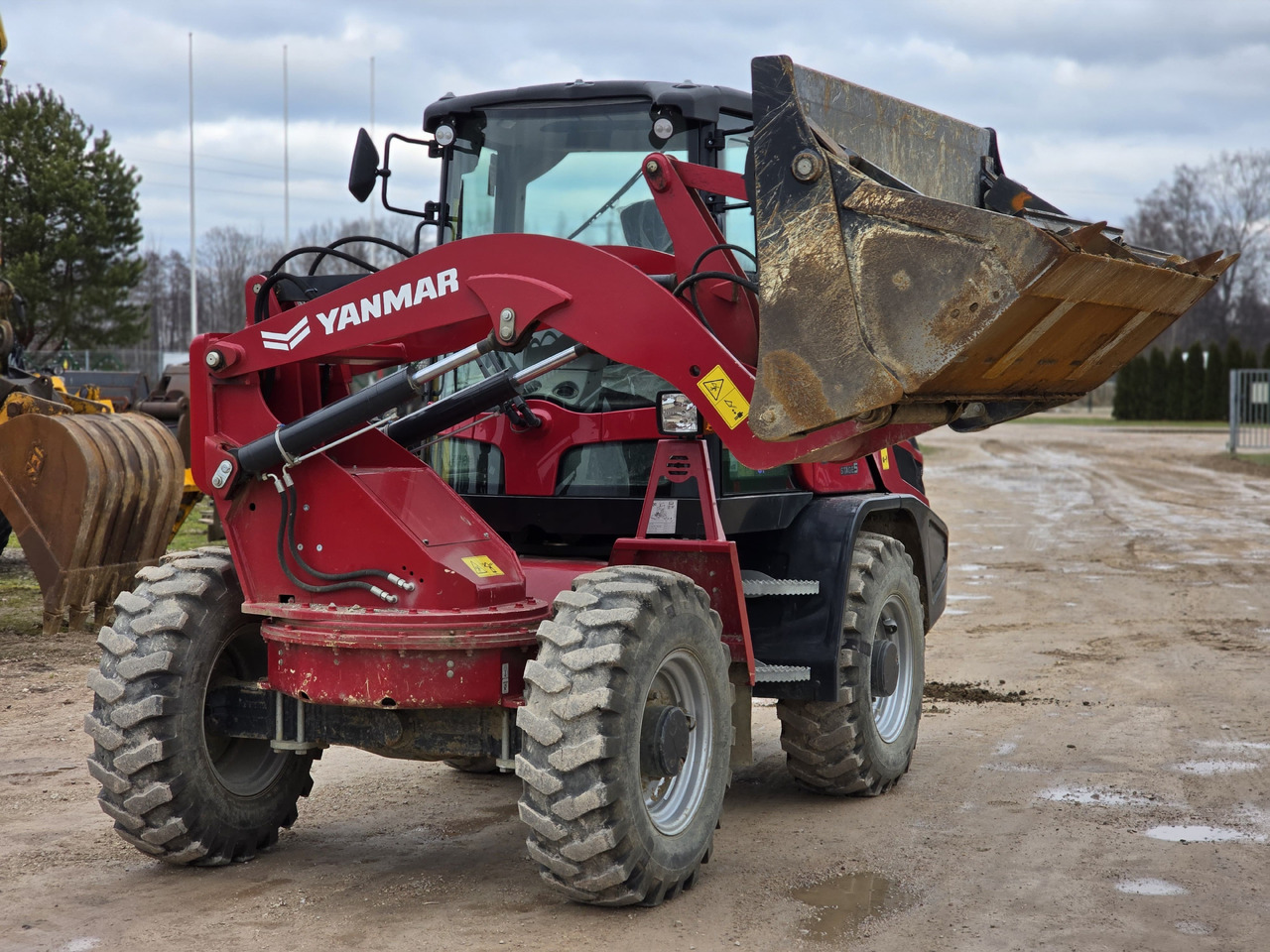 YANMAR V70S - Chargeuse sur pneus: photos 1 YANMAR V70S - Chargeuse sur pneus: photos 1