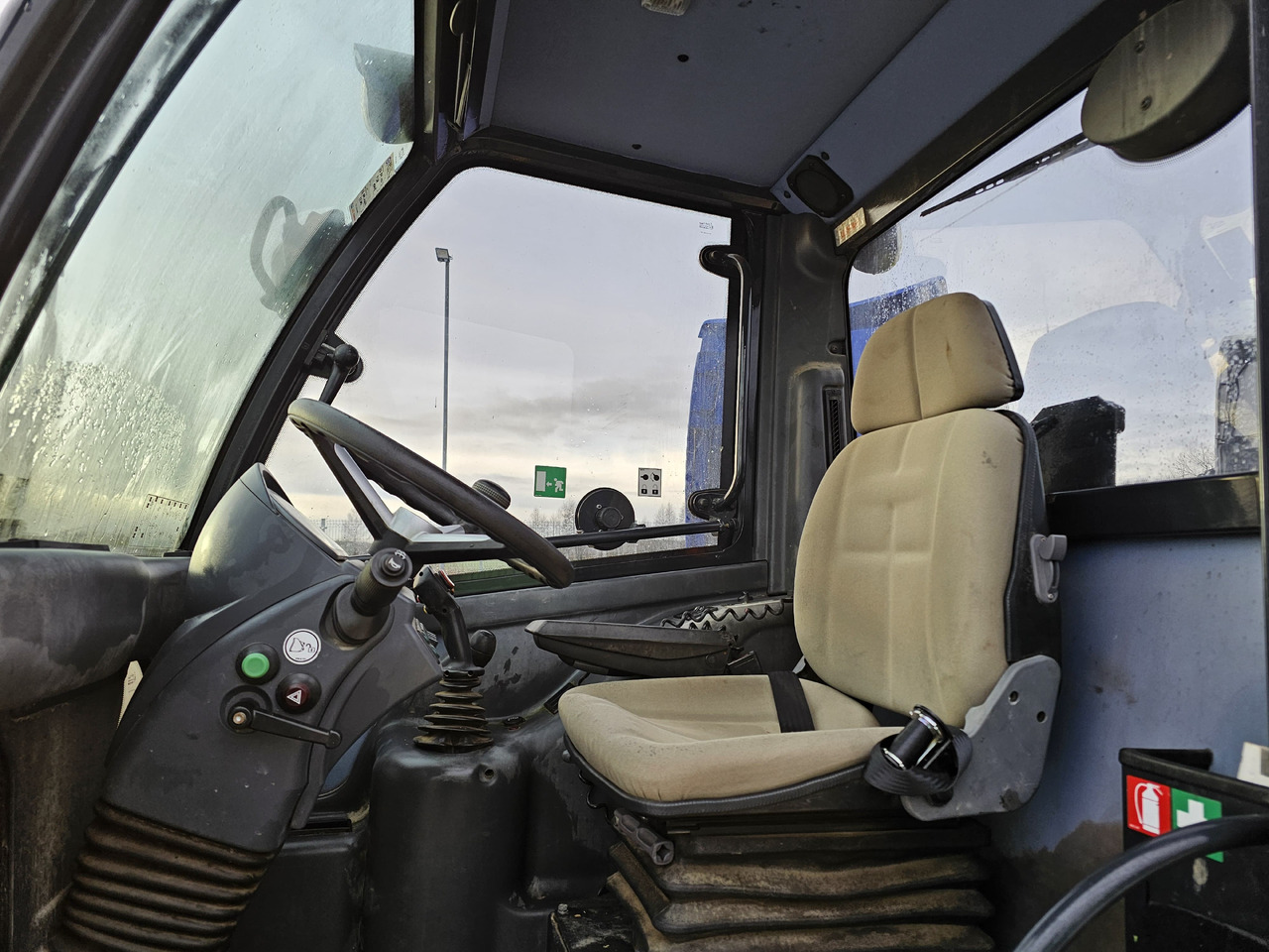 YANMAR V8, 744 hours! - Chargeuse sur pneus: photos 5 YANMAR V8, 744 hours! - Chargeuse sur pneus: photos 5