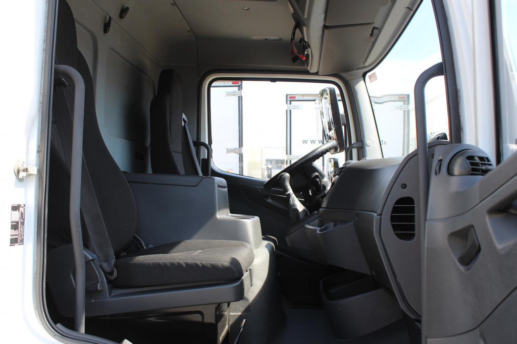 Mercedes-Benz Atego 1221 E6 Koffer Klima LDW Schalter LBW - Camion: photos 4 Mercedes-Benz Atego 1221 E6 Koffer Klima LDW Schalter LBW - Camion: photos 4