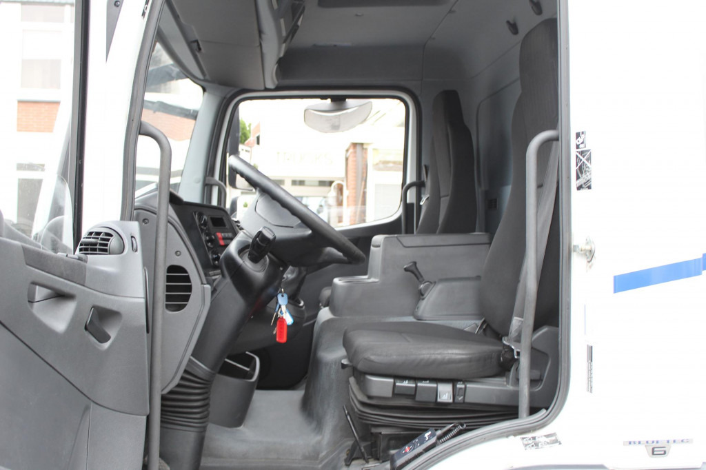 Mercedes-Benz Atego 818 E6 Koffer Klima LDW Schalter LBW - Camion: photos 5 Mercedes-Benz Atego 818 E6 Koffer Klima LDW Schalter LBW - Camion: photos 5