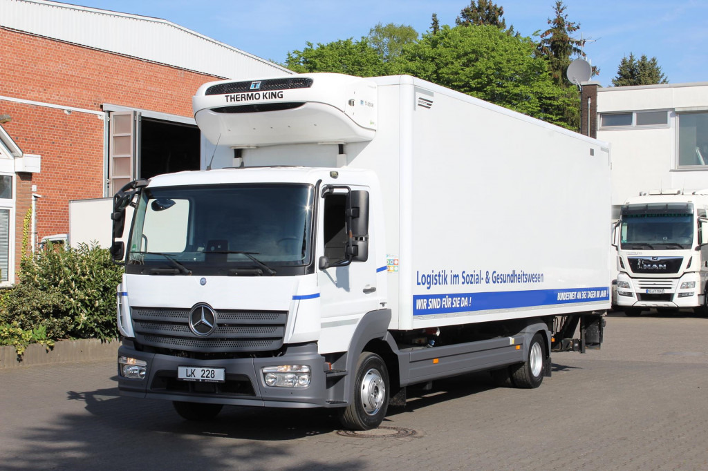 Mercedes-Benz Atego 1221 E6 TK T-800 R Strom Türen+LBW - Camion frigorifique: photos 1 Mercedes-Benz Atego 1221 E6 TK T-800 R Strom Türen+LBW - Camion frigorifique: photos 1