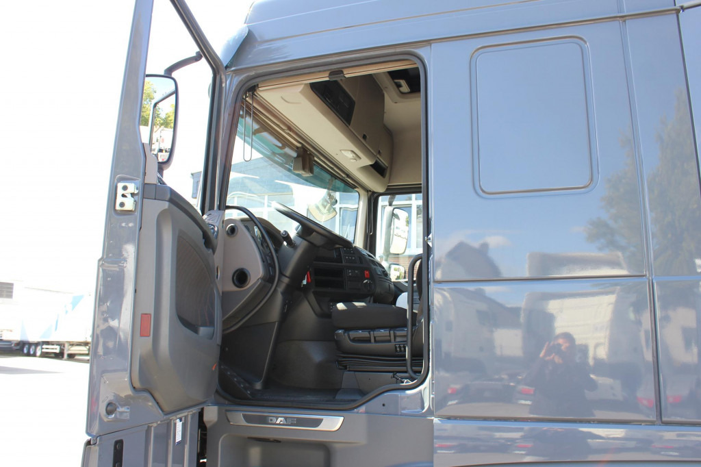 Daf XF 530 SC Retarder ACC LDWS Kühlbox Vollspoiler - Tracteur routier: photos 3 Daf XF 530 SC Retarder ACC LDWS Kühlbox Vollspoiler - Tracteur routier: photos 3