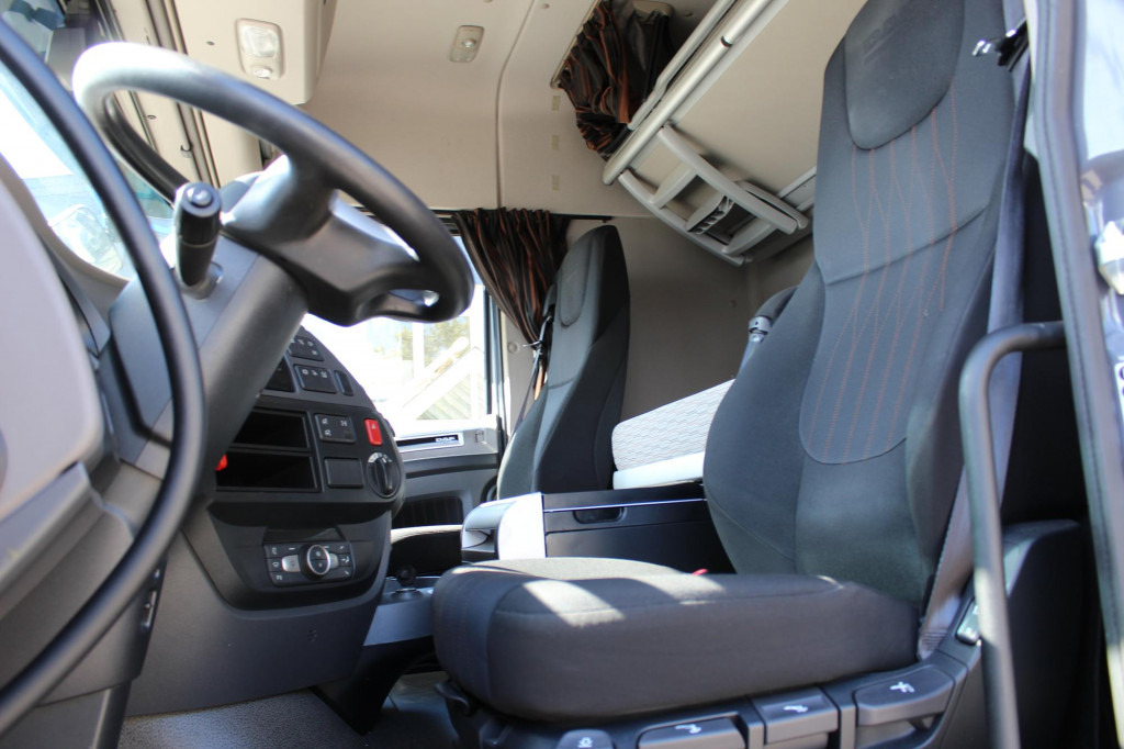 Daf XF 530 SC Retarder ACC LDWS Kühlbox Vollspoiler - Tracteur routier: photos 4 Daf XF 530 SC Retarder ACC LDWS Kühlbox Vollspoiler - Tracteur routier: photos 4