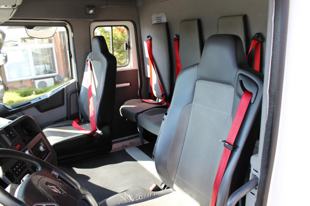 Renault T 430 E6   6 Sitze  Ex- Fahrschule  nur 64Tkm ! - Tracteur routier: photos 5 Renault T 430 E6   6 Sitze  Ex- Fahrschule  nur 64Tkm ! - Tracteur routier: photos 5