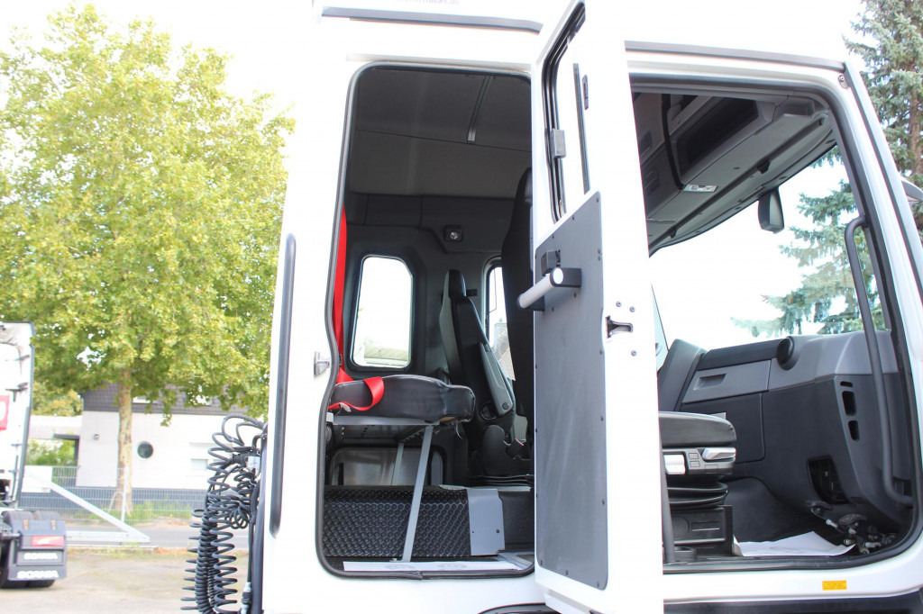 Renault T 430 E6   6 Sitze  Ex- Fahrschule  nur 64Tkm ! - Tracteur routier: photos 2 Renault T 430 E6   6 Sitze  Ex- Fahrschule  nur 64Tkm ! - Tracteur routier: photos 2