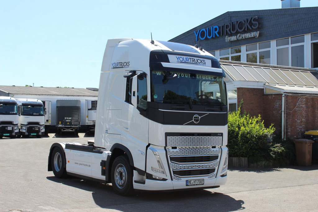Volvo FH 500 Globe XL I-Park Cool Navi Miete-Rent! - Tracteur routier: photos 1 Volvo FH 500 Globe XL I-Park Cool Navi Miete-Rent! - Tracteur routier: photos 1