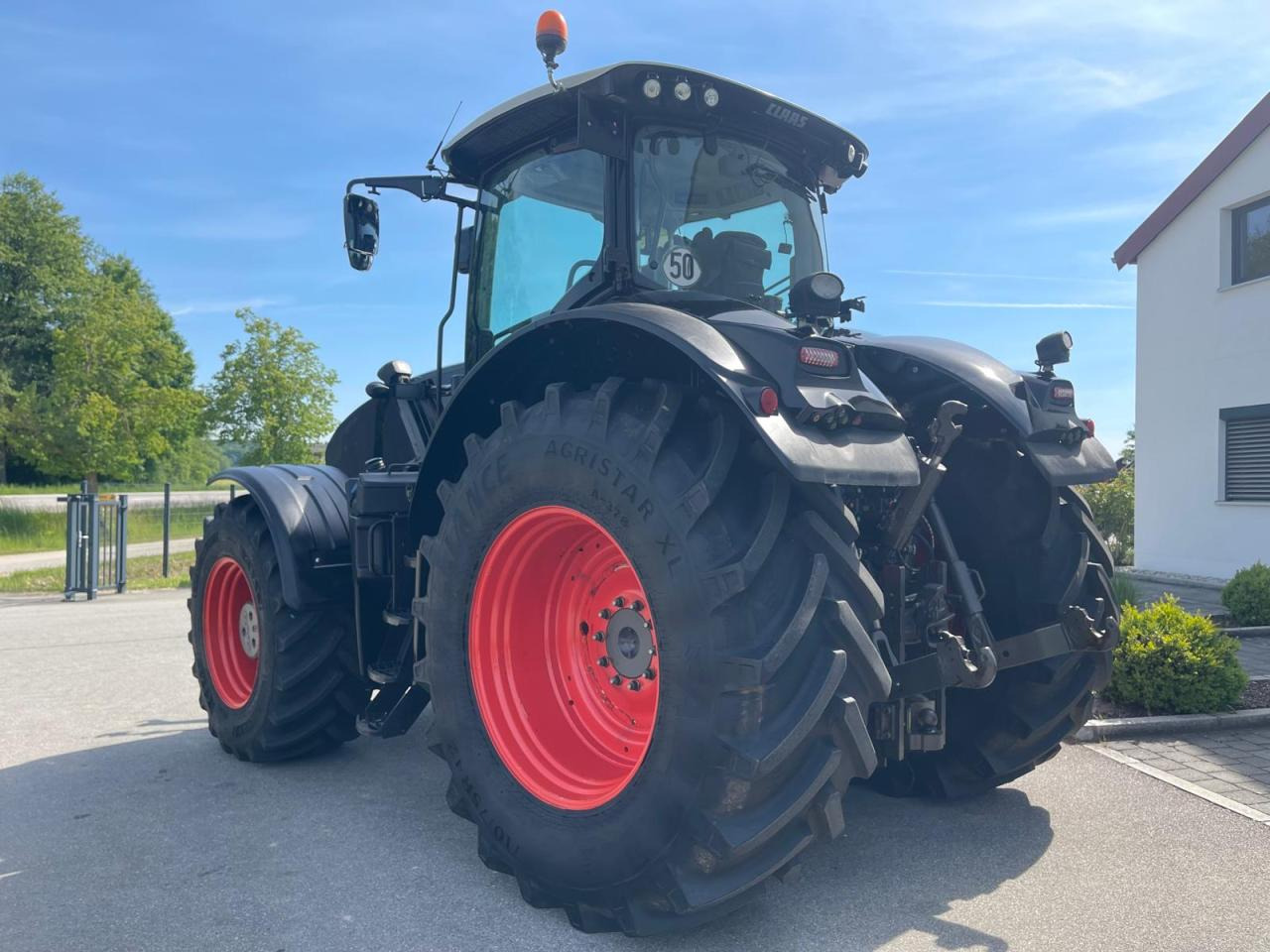 CLAAS Axion 920 CMATIC mit FZW, Black, Schwarz - Tracteur agricole: photos 3 CLAAS Axion 920 CMATIC mit FZW, Black, Schwarz - Tracteur agricole: photos 3