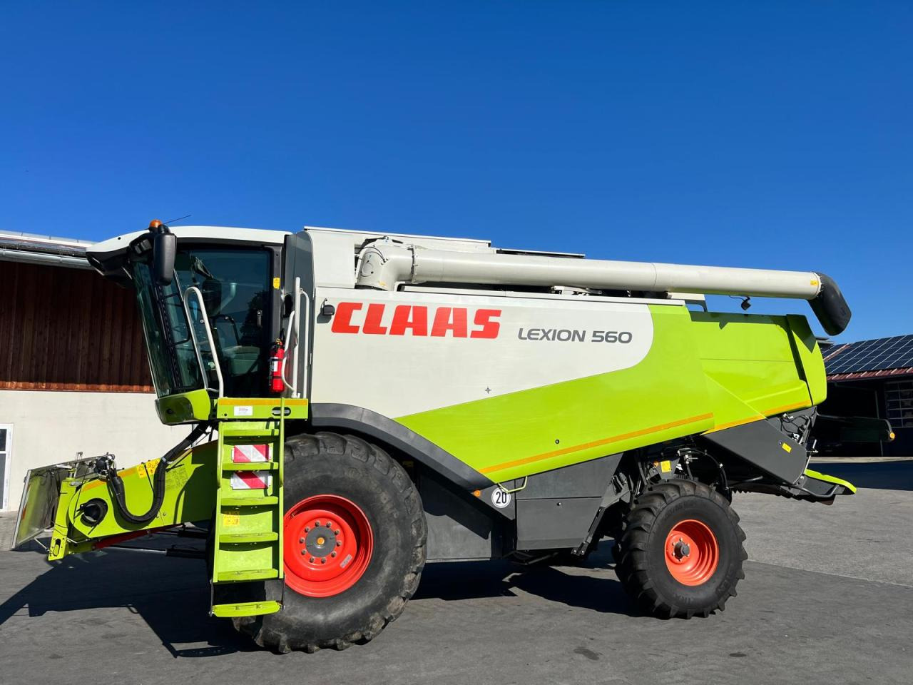 CLAAS Lexion 550 mit Schneidwerk V750, mit 3D, Baujahr 2009, guter gepflegter Zustand - Moissonneuse-batteuse: photos 1 CLAAS Lexion 550 mit Schneidwerk V750, mit 3D, Baujahr 2009, guter gepflegter Zustand - Moissonneuse-batteuse: photos 1