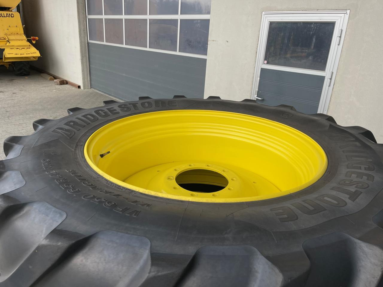 John Deere 6R250 Kompletträder 650/65 R42, Bridgestone, aus 2019 - Tracteur agricole: photos 2 John Deere 6R250 Kompletträder 650/65 R42, Bridgestone, aus 2019 - Tracteur agricole: photos 2