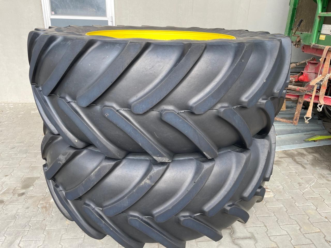 John Deere 6R250 Kompletträder 650/65 R42, Bridgestone, aus 2019 - Tracteur agricole: photos 1 John Deere 6R250 Kompletträder 650/65 R42, Bridgestone, aus 2019 - Tracteur agricole: photos 1
