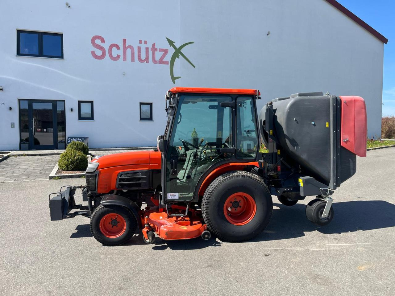 Kubota B3030 Grüngutbehälter Hochentlader - Motofaucheuse: photos 1 Kubota B3030 Grüngutbehälter Hochentlader - Motofaucheuse: photos 1