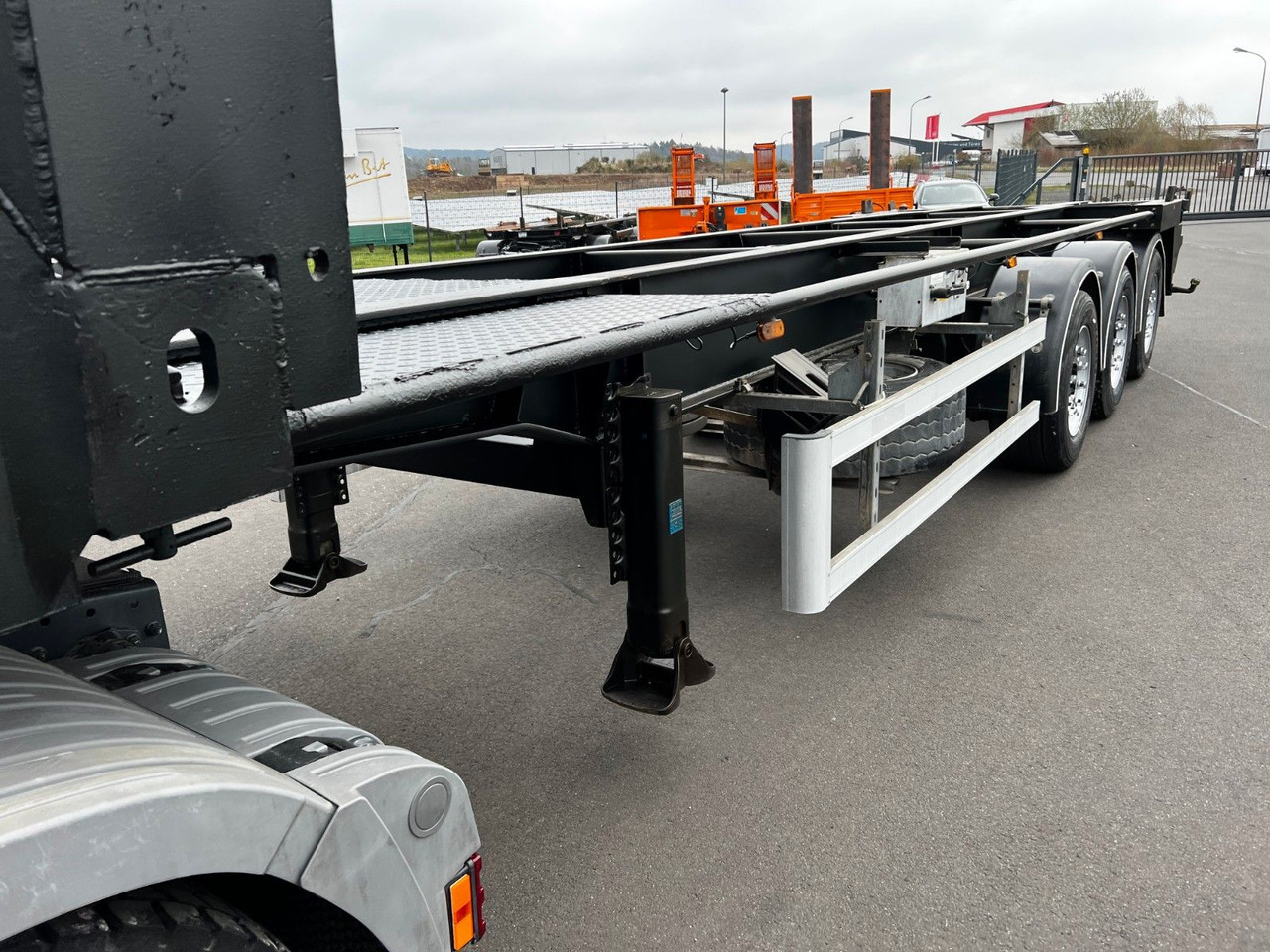 H&W 3- Achs Auflieger für Presscontainer H&W 3- Achs Auflieger für Presscontainer - Semi-remorque porte-conteneur/ Caisse mobile: photos 4 H&W 3- Achs Auflieger für Presscontainer H&W 3- Achs Auflieger für Presscontainer - Semi-remorque porte-conteneur/ Caisse mobile: photos 4