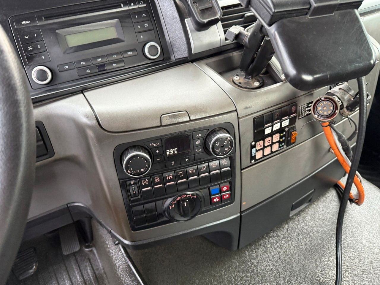 MAN TGS 18.360 4x4 Winterdienst Meiller Abroller - Camion ampliroll: photos 5 MAN TGS 18.360 4x4 Winterdienst Meiller Abroller - Camion ampliroll: photos 5