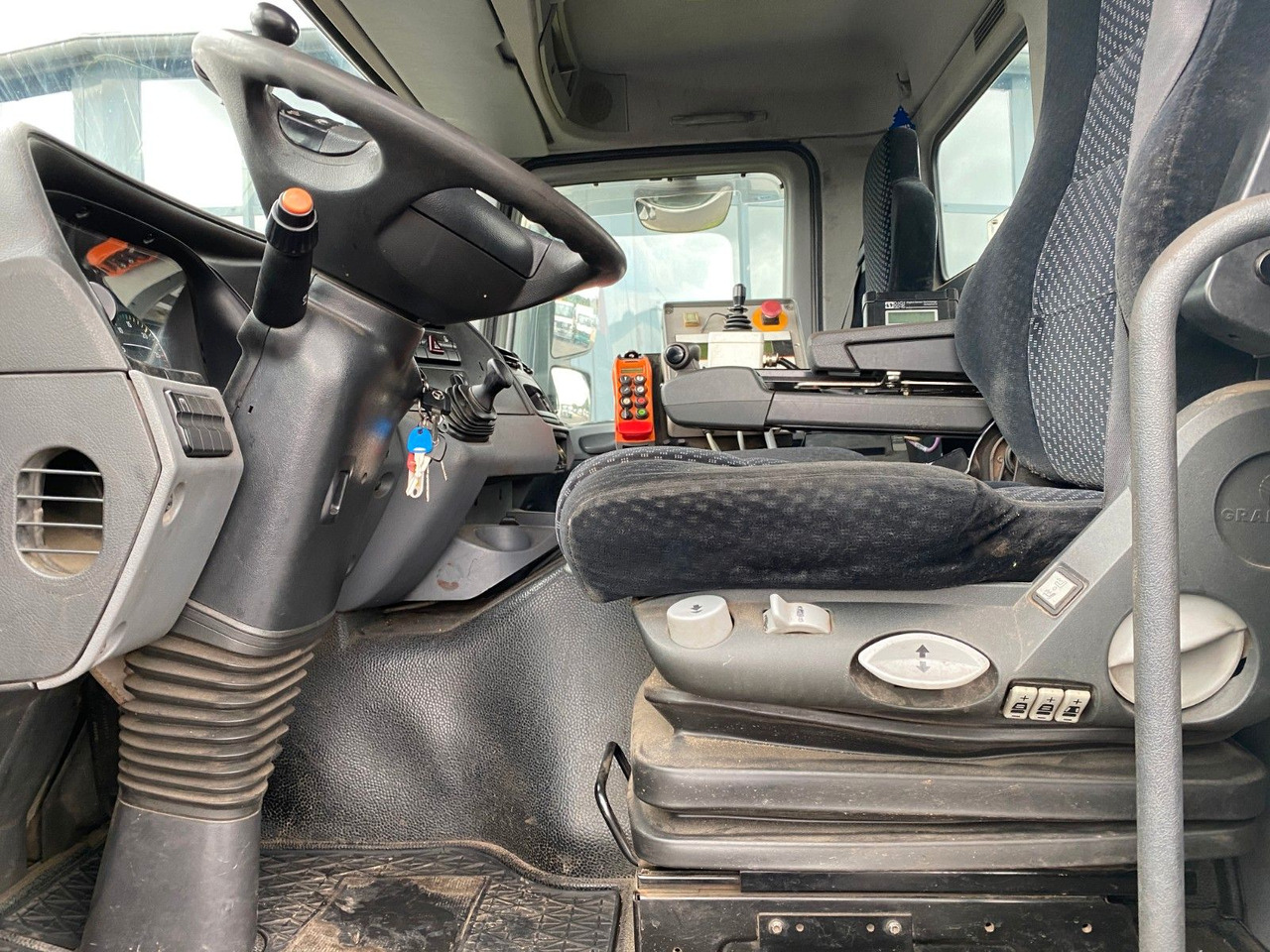 Mercedes-Benz Actros 2532 MP3 6x2 Hydraulik, 10 x am Lager Mercedes-Benz Actros 2532 MP3 6x2 Hydraulik, 10 x am Lager - Châssis cabine: photos 2 Mercedes-Benz Actros 2532 MP3 6x2 Hydraulik, 10 x am Lager Mercedes-Benz Actros 2532 MP3 6x2 Hydraulik, 10 x am Lager - Châssis cabine: photos 2