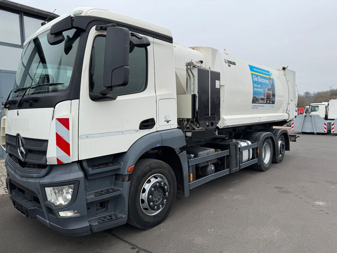 Mercedes-Benz Antos 2533 6x2 Seitenlader Euro 6 Mercedes-Benz Antos 2533 6x2 Seitenlader Euro 6 - Benne à ordures ménagères: photos 1 Mercedes-Benz Antos 2533 6x2 Seitenlader Euro 6 Mercedes-Benz Antos 2533 6x2 Seitenlader Euro 6 - Benne à ordures ménagères: photos 1