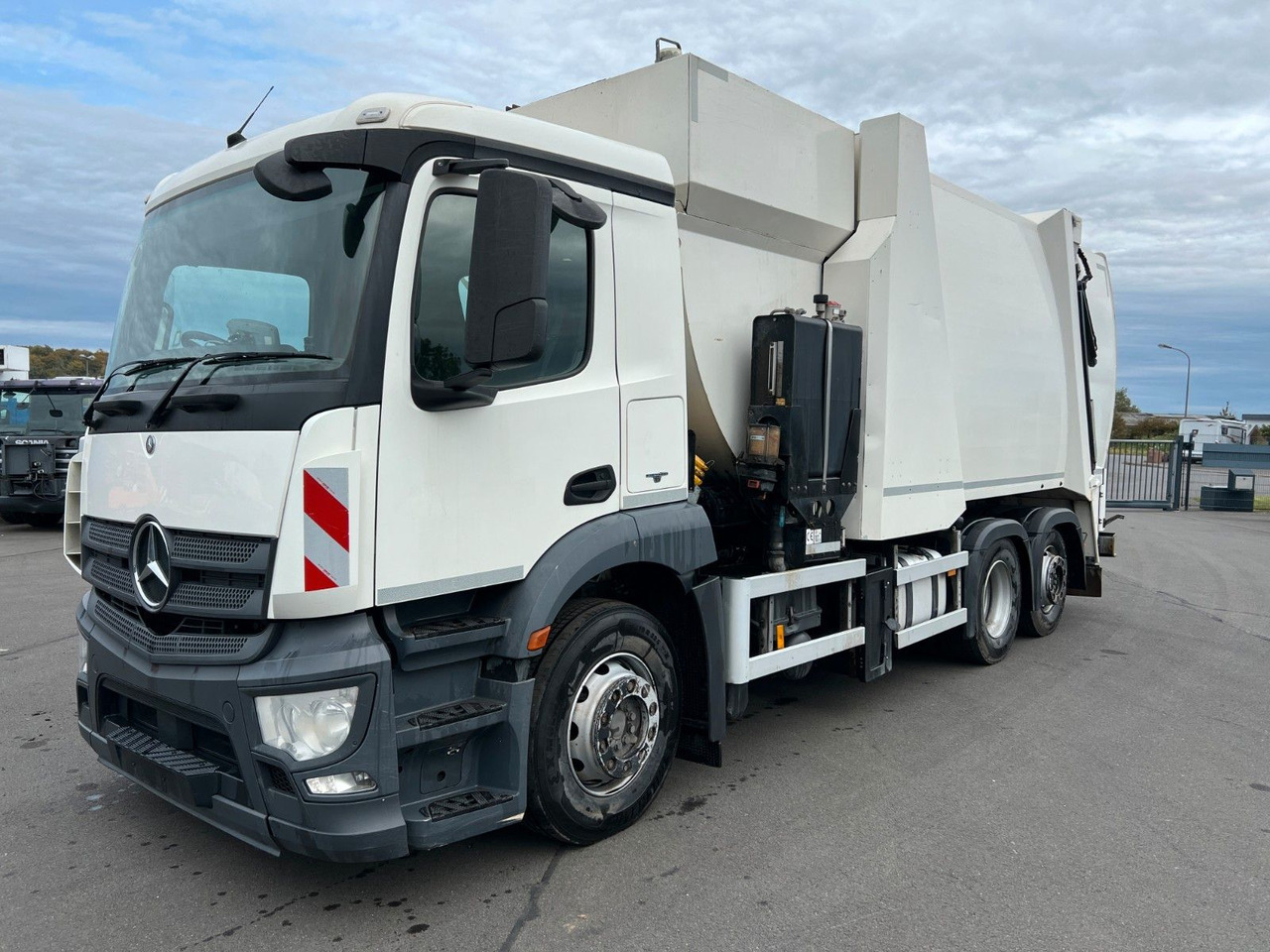 Mercedes-Benz Antos 2533 6x2 Seitenlader Faun Sidepress Mercedes-Benz Antos 2533 6x2 Seitenlader Faun Sidepress - Benne à ordures ménagères: photos 1 Mercedes-Benz Antos 2533 6x2 Seitenlader Faun Sidepress Mercedes-Benz Antos 2533 6x2 Seitenlader Faun Sidepress - Benne à ordures ménagères: photos 1
