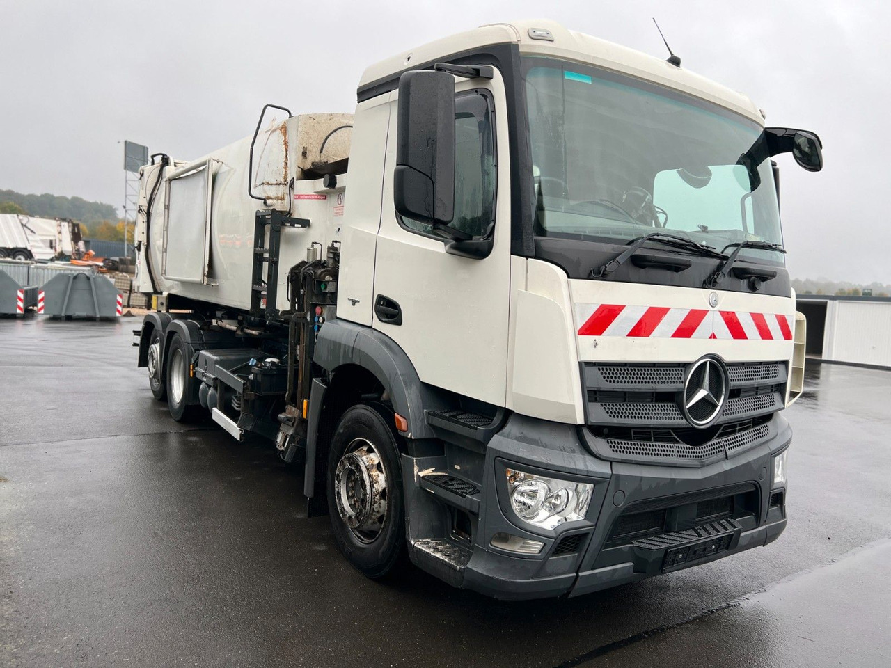 Mercedes-Benz Antos 2533 6x2 Seitenlader Zoeller S LF 22 Mercedes-Benz Antos 2533 6x2 Seitenlader Zoeller S LF 22 - Benne à ordures ménagères: photos 4 Mercedes-Benz Antos 2533 6x2 Seitenlader Zoeller S LF 22 Mercedes-Benz Antos 2533 6x2 Seitenlader Zoeller S LF 22 - Benne à ordures ménagères: photos 4