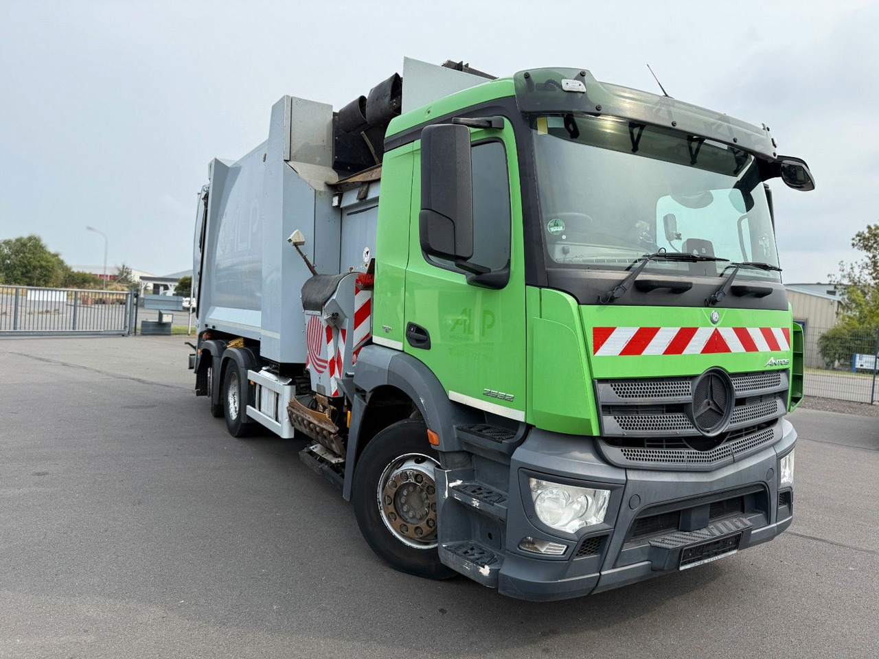 Mercedes-Benz Antos 2533 Seitenlader Zoeller SLF XL - Benne à ordures ménagères: photos 3 Mercedes-Benz Antos 2533 Seitenlader Zoeller SLF XL - Benne à ordures ménagères: photos 3