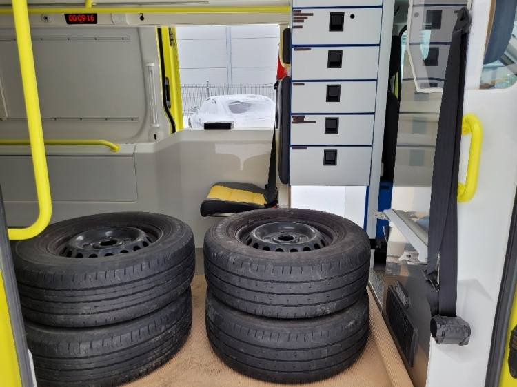 FORD TRANSIT 2,0TDI AMBULANCE KLIMA 4.2018 EURO 6, 3 UNITS  - Ambulance: photos 5 FORD TRANSIT 2,0TDI AMBULANCE KLIMA 4.2018 EURO 6, 3 UNITS  - Ambulance: photos 5