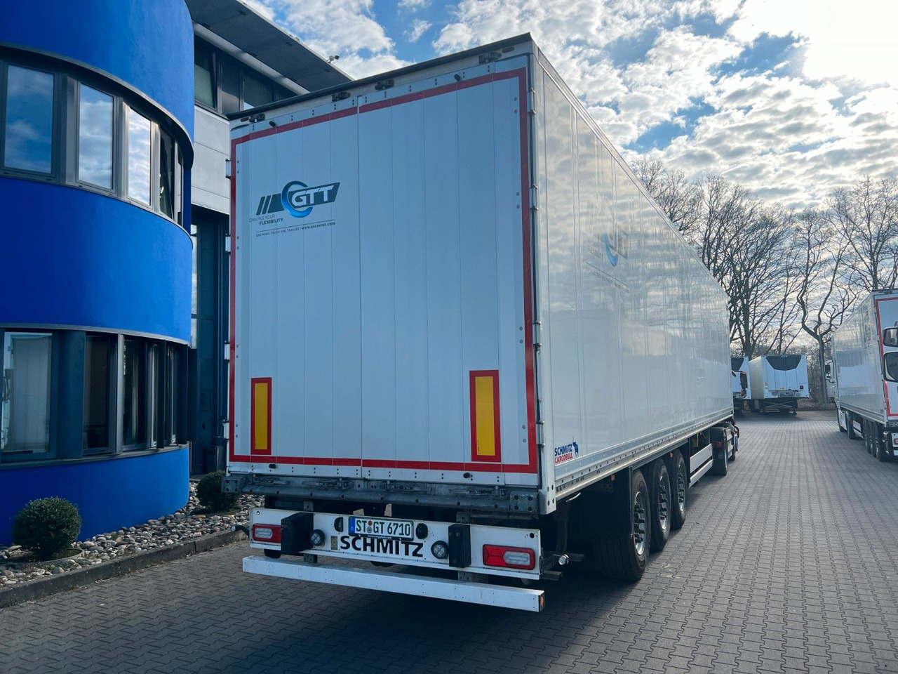 Schmitz Cargobull SKO 24 Isokoffer,Ab KW 46, Miete mögl. - Semi-remorque fourgon: photos 2 Schmitz Cargobull SKO 24 Isokoffer,Ab KW 46, Miete mögl. - Semi-remorque fourgon: photos 2
