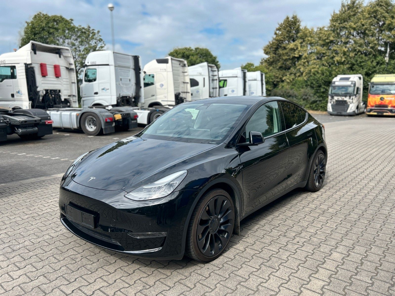 Tesla Model Y Performance Dual AWD - Berline: photos 1 Tesla Model Y Performance Dual AWD - Berline: photos 1