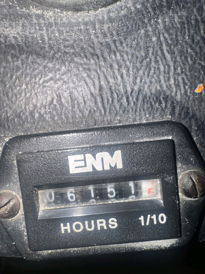 Charlatte 2012 - Tracteur à bagages: photos 1 Charlatte 2012 - Tracteur à bagages: photos 1