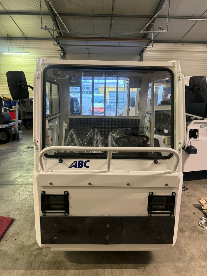 Charlatte 2012 - Tracteur à bagages: photos 4 Charlatte 2012 - Tracteur à bagages: photos 4