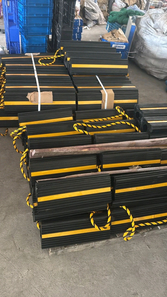 AirBusiness GSE aircraft shocks - Équipement aéroportuaire: photos 1 AirBusiness GSE aircraft shocks - Équipement aéroportuaire: photos 1