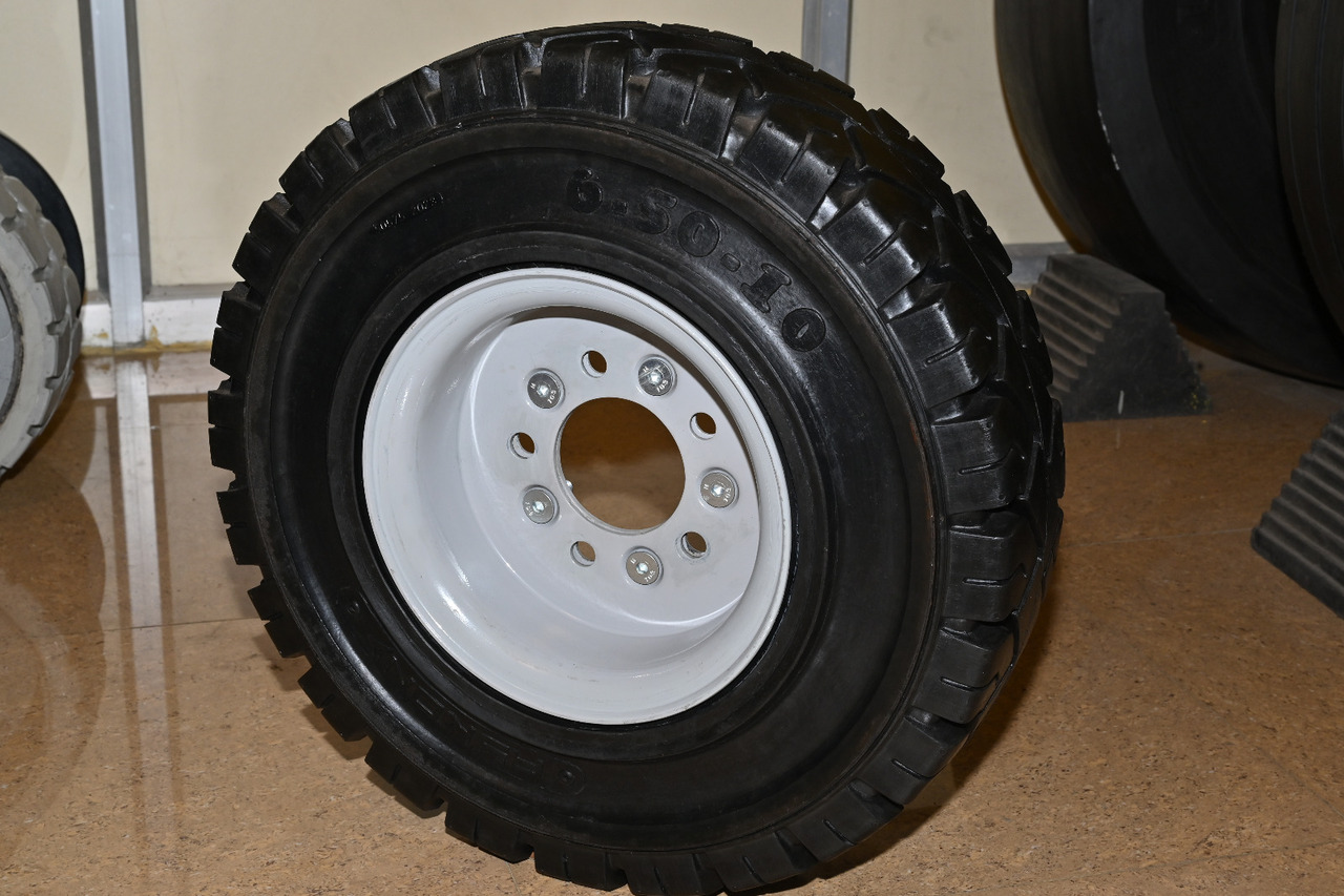 EuroSolid 6.00-9 - Pneu pour Tracteur à bagages: photos 2 EuroSolid 6.00-9 - Pneu pour Tracteur à bagages: photos 2