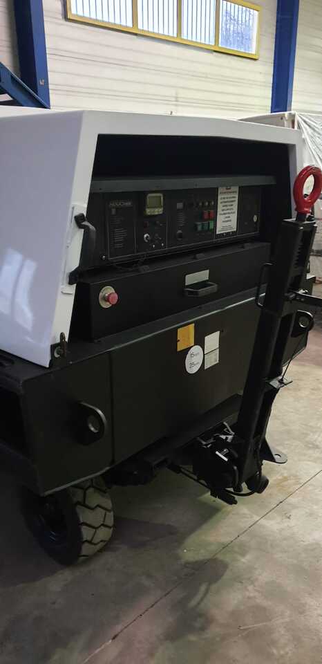 Houchin GPU C690 90KvA+28DC - Groupe électrogène au sol: photos 3 Houchin GPU C690 90KvA+28DC - Groupe électrogène au sol: photos 3