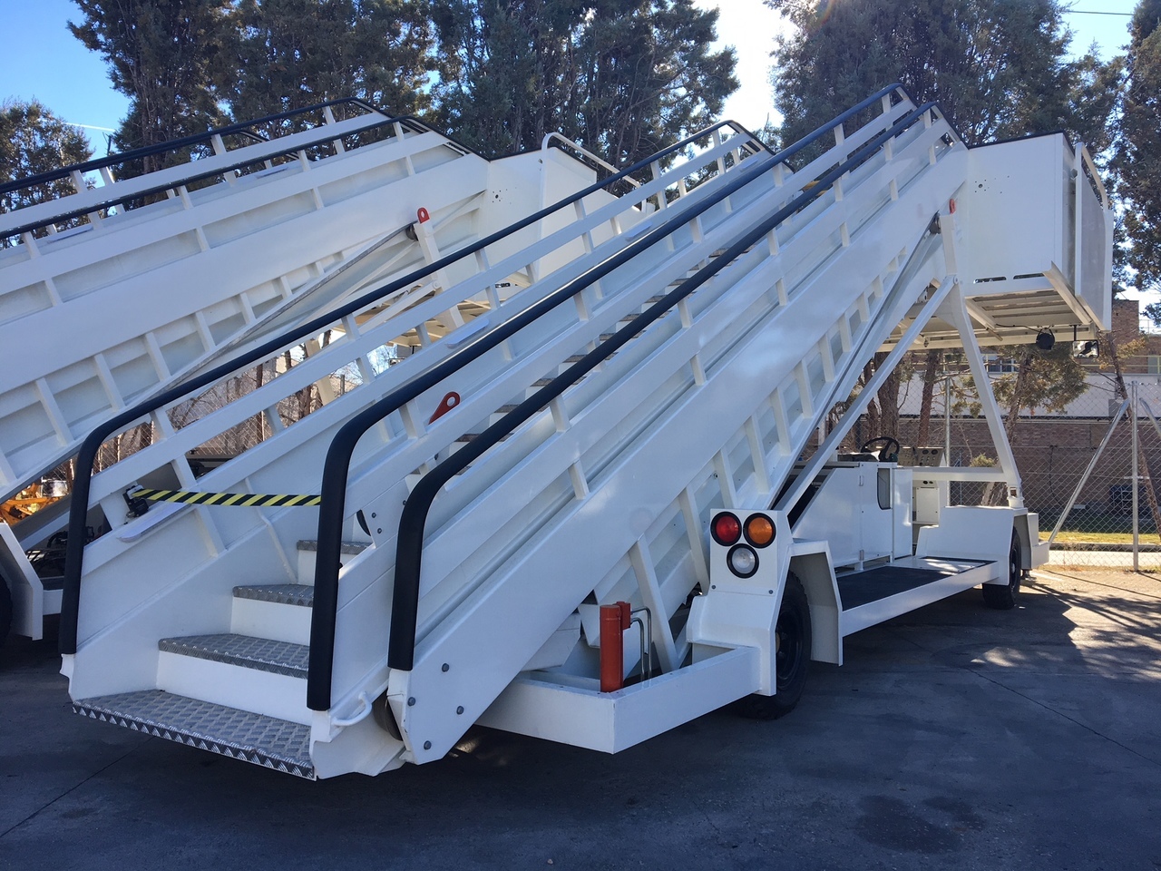 JBT Passenger Stairs Smart Step - Escalier d'embarquement: photos 1 JBT Passenger Stairs Smart Step - Escalier d'embarquement: photos 1