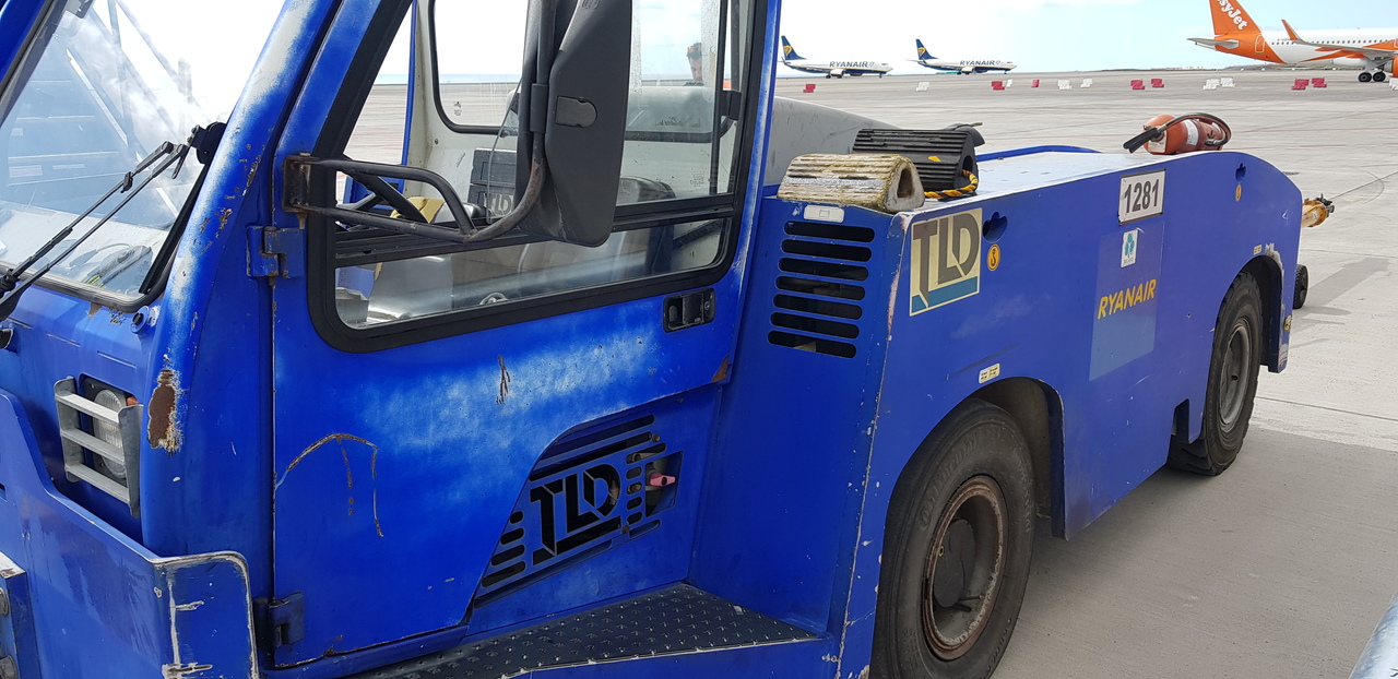 Pushback Tractor TLD 150-12 - Tracteur d'avions: photos 2 Pushback Tractor TLD 150-12 - Tracteur d'avions: photos 2