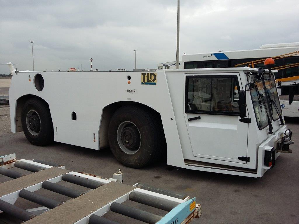 Pushback Tractor TLD TMX400-30 - Tracteur d'avions: photos 3 Pushback Tractor TLD TMX400-30 - Tracteur d'avions: photos 3