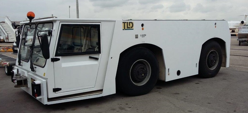Pushback Tractor TLD TMX400-30 - Tracteur d'avions: photos 2 Pushback Tractor TLD TMX400-30 - Tracteur d'avions: photos 2