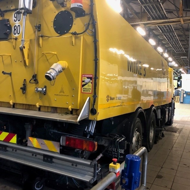 Runway Sweeper Johnston-Beam Scania P400 Model Beam S14000 - Balayeuse de voirie: photos 2 Runway Sweeper Johnston-Beam Scania P400 Model Beam S14000 - Balayeuse de voirie: photos 2