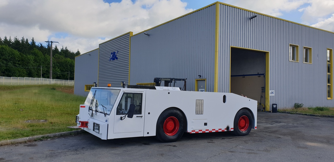 SOVAM K250 - Tracteur d'avions: photos 2 SOVAM K250 - Tracteur d'avions: photos 2