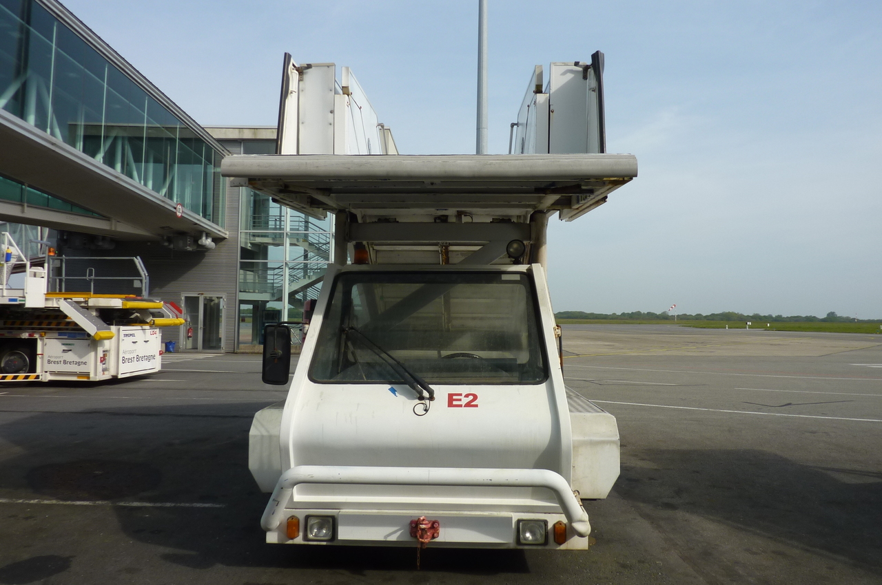 SOVAM Passenger Stairs 1.9 SPS - Escalier d'embarquement: photos 2 SOVAM Passenger Stairs 1.9 SPS - Escalier d'embarquement: photos 2