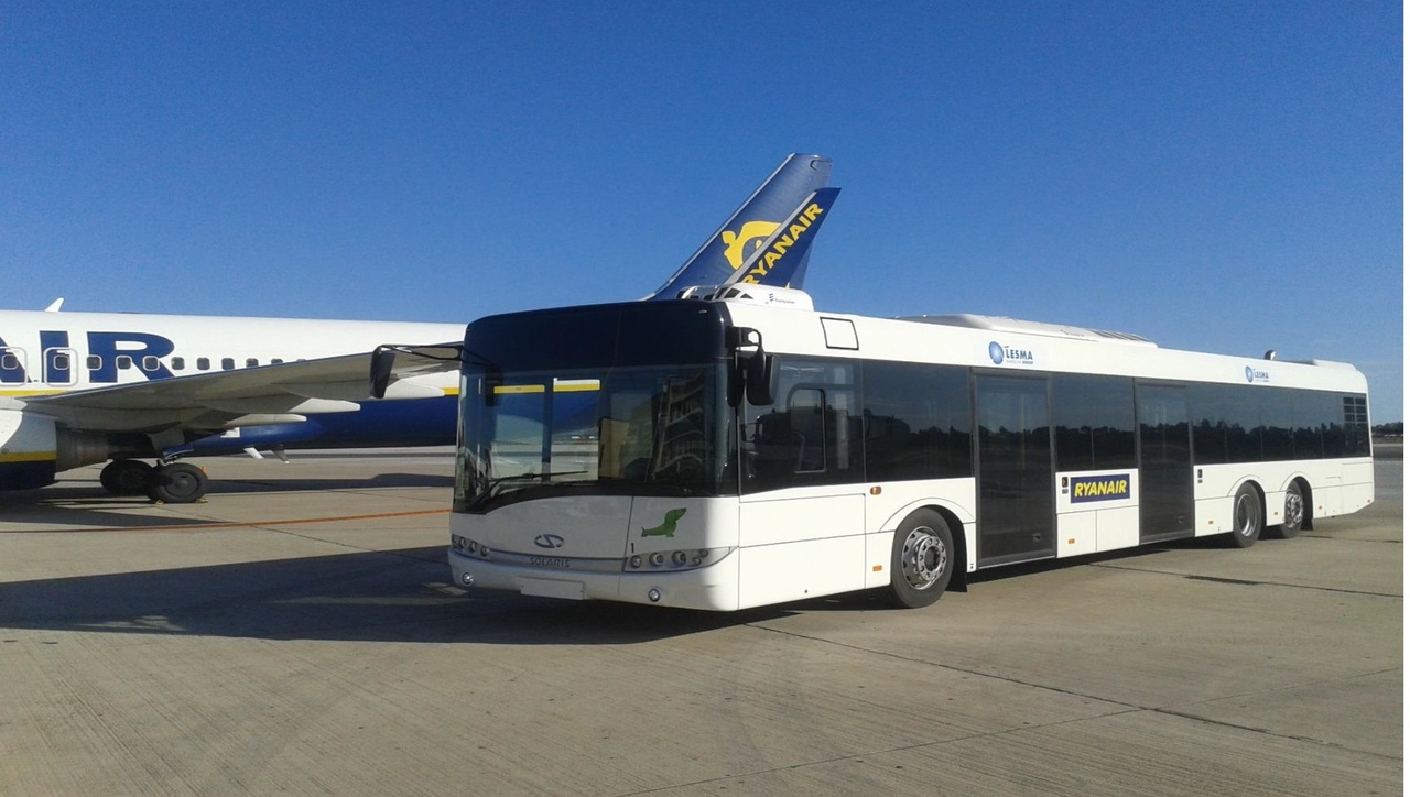 Solaris Urbino 15 - Bus de l'aéroport: photos 1 Solaris Urbino 15 - Bus de l'aéroport: photos 1