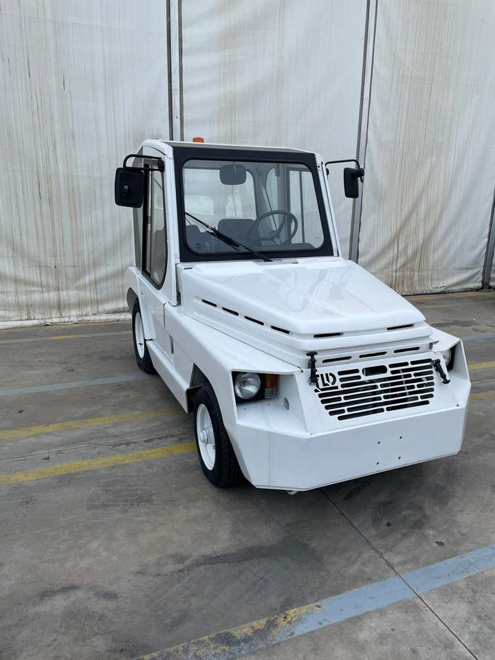 TLD TMX30 - Tracteur d'avions: photos 3 TLD TMX30 - Tracteur d'avions: photos 3