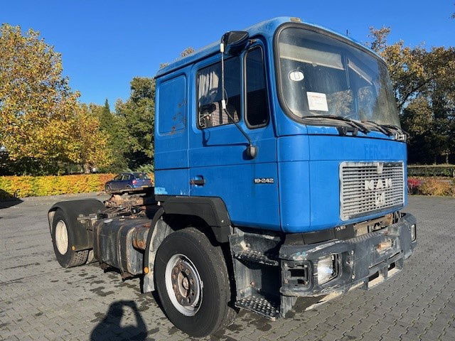 MAN 19.272 19.242 - Tracteur routier: photos 2 MAN 19.272 19.242 - Tracteur routier: photos 2