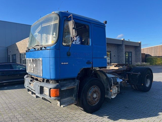 MAN 19.272 19.242 - Tracteur routier: photos 1 MAN 19.272 19.242 - Tracteur routier: photos 1