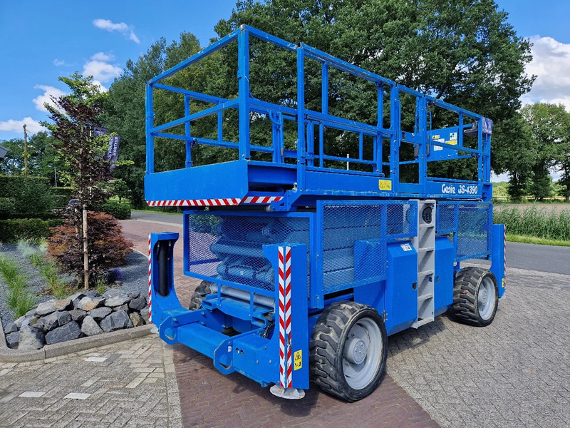 Genie GS-4390 (15,5 mtr werkhoogte) - Nacelle ciseaux: photos 4 Genie GS-4390 (15,5 mtr werkhoogte) - Nacelle ciseaux: photos 4