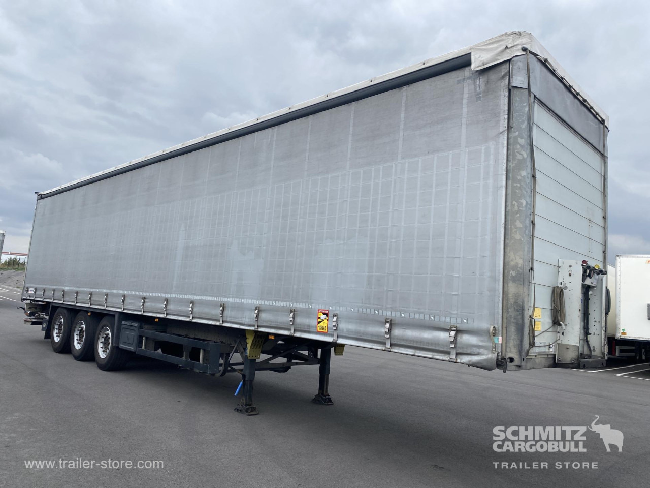 SCHMITZ Curtainsider Standard Taillift - Semi-remorque rideaux coulissants: photos 1 SCHMITZ Curtainsider Standard Taillift - Semi-remorque rideaux coulissants: photos 1