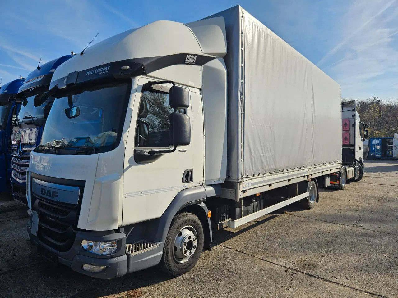DAF LF 180 7.5 t - Camion à rideaux coulissants: photos 1 DAF LF 180 7.5 t - Camion à rideaux coulissants: photos 1
