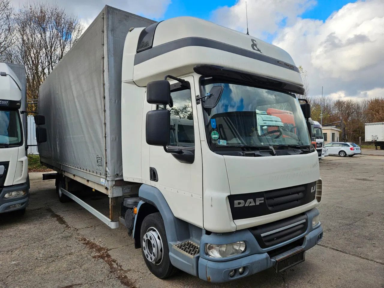 DAF LF 45.210 12t Euro5 EEV - Camion à rideaux coulissants: photos 2 DAF LF 45.210 12t Euro5 EEV - Camion à rideaux coulissants: photos 2