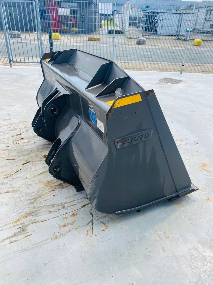 Volvo L 60  - Godet pour Engins de chantier: photos 2 Volvo L 60  - Godet pour Engins de chantier: photos 2